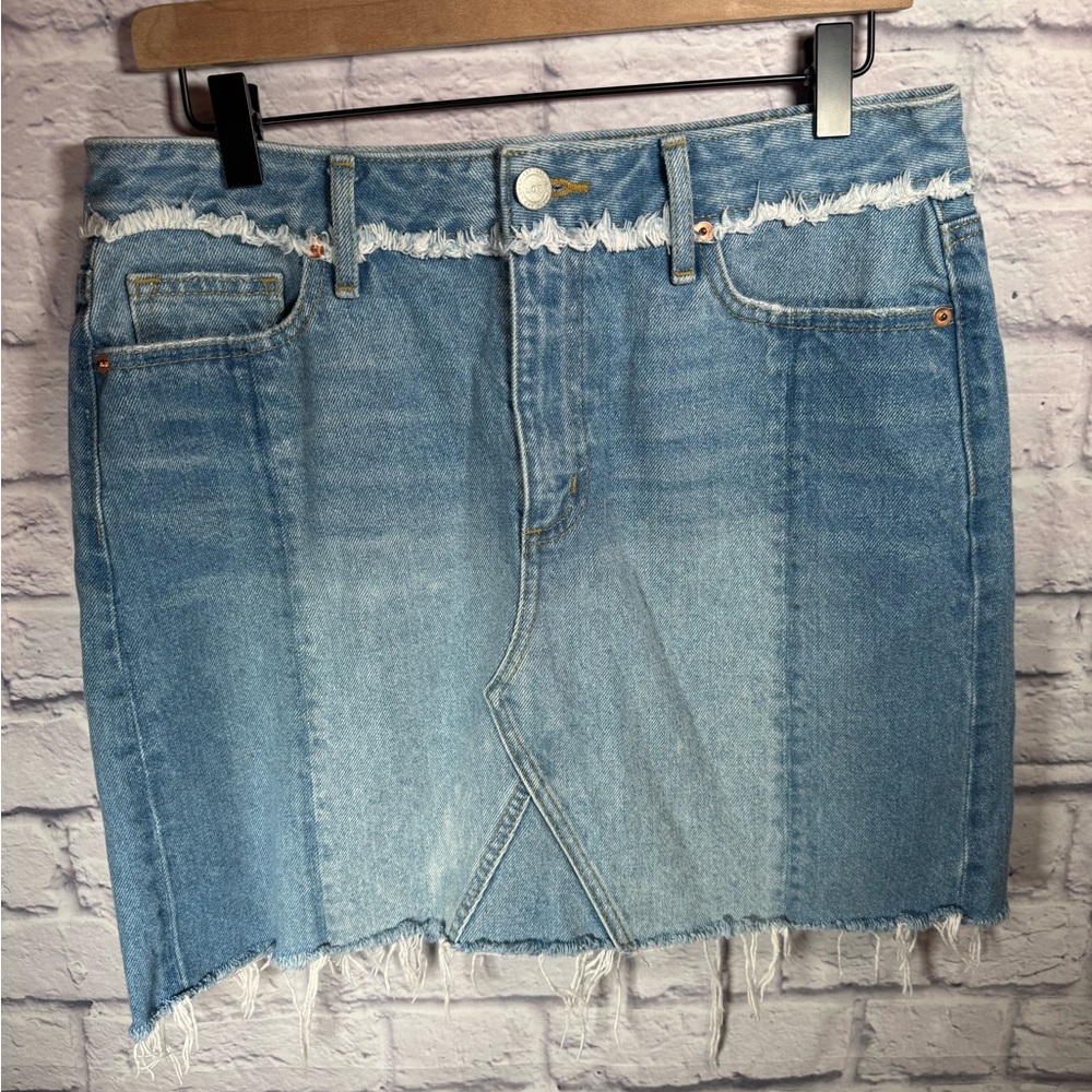 Loft medium wash raw hem‎ distressed mini skirt women’s size 8